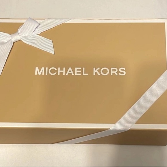 Free Gift Box with MK Purchase - Picture 3 of 4